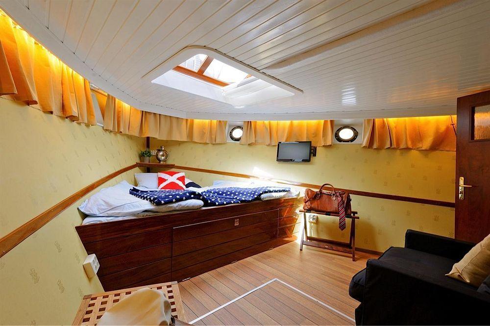 Hotell M/S Monika Стокгольм Экстерьер фото