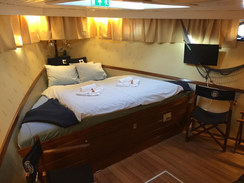 Hotell M/S Monika Стокгольм Экстерьер фото